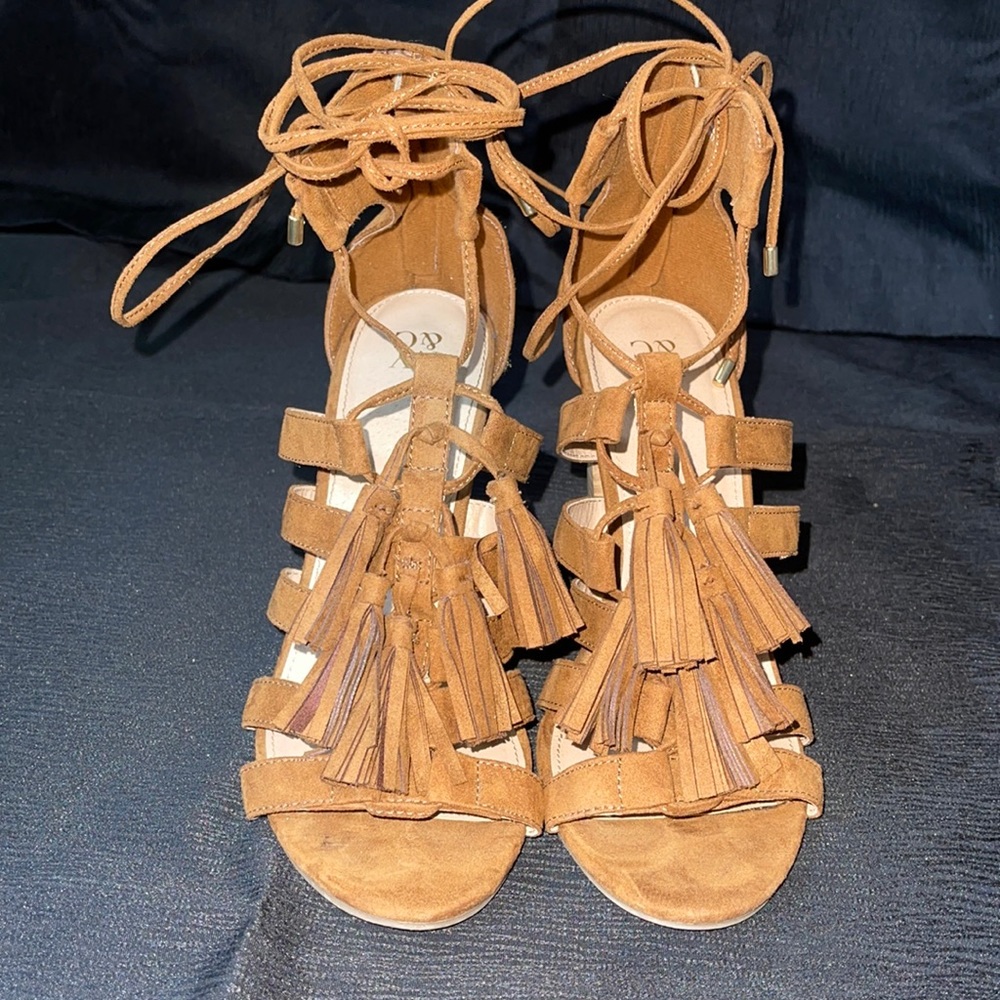 Lace up shoes